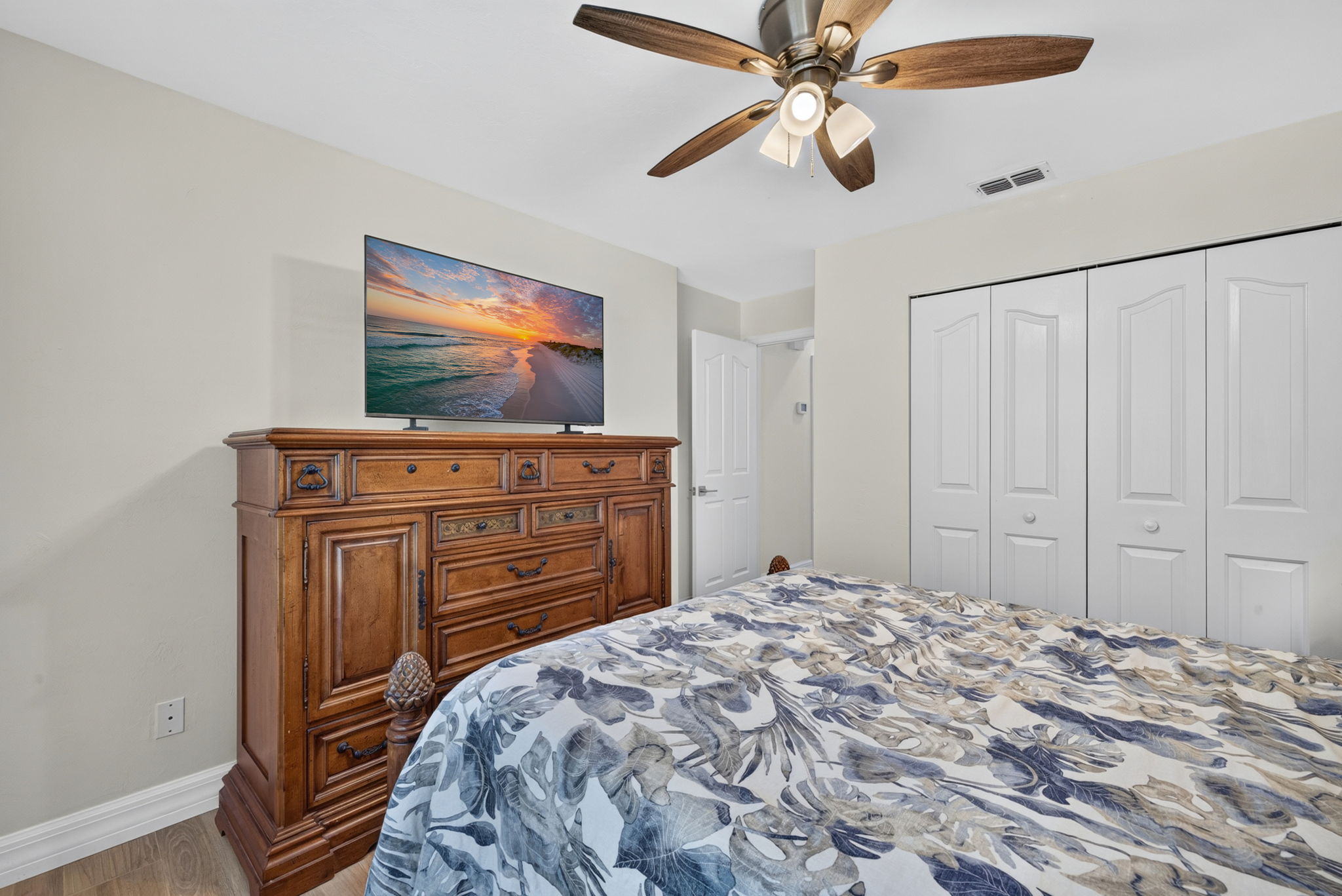 Guest Bedroom 1 - 2 of 2