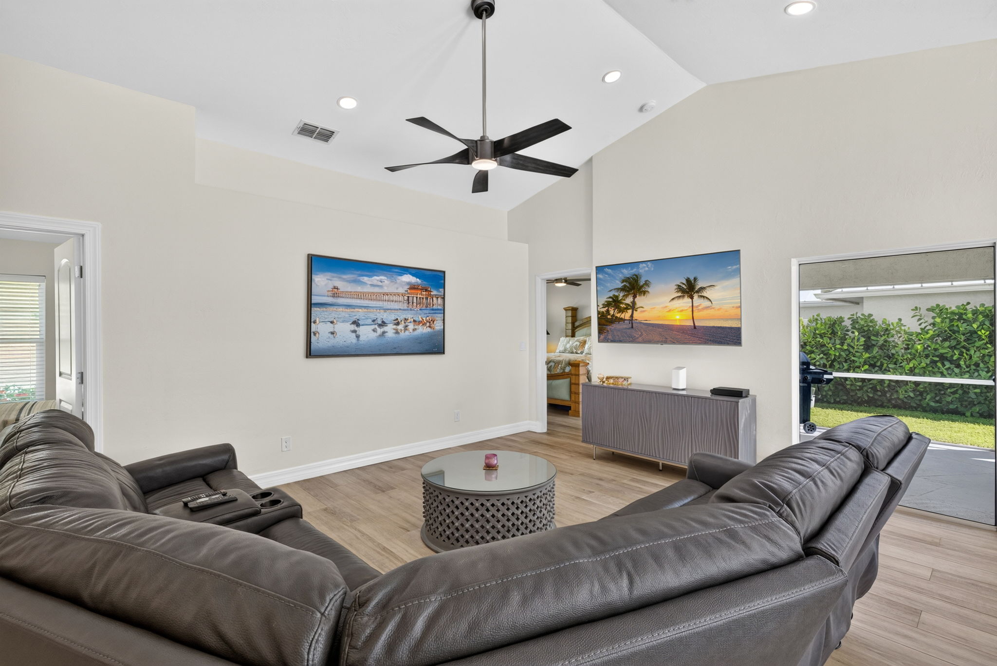 Living Room 3 of 6