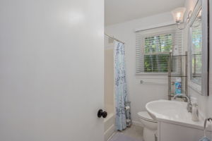 1106-Cardinal-St-Full-Bath