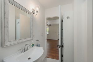 1106-Cardinal-St-Full-Bath-V2