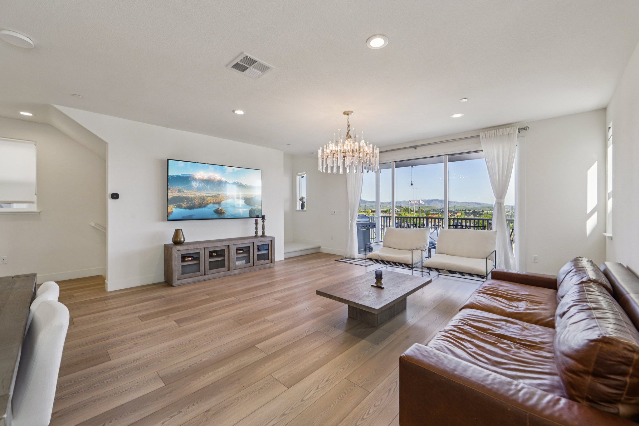 Mateo Miller Cir-S0404-011.jpg