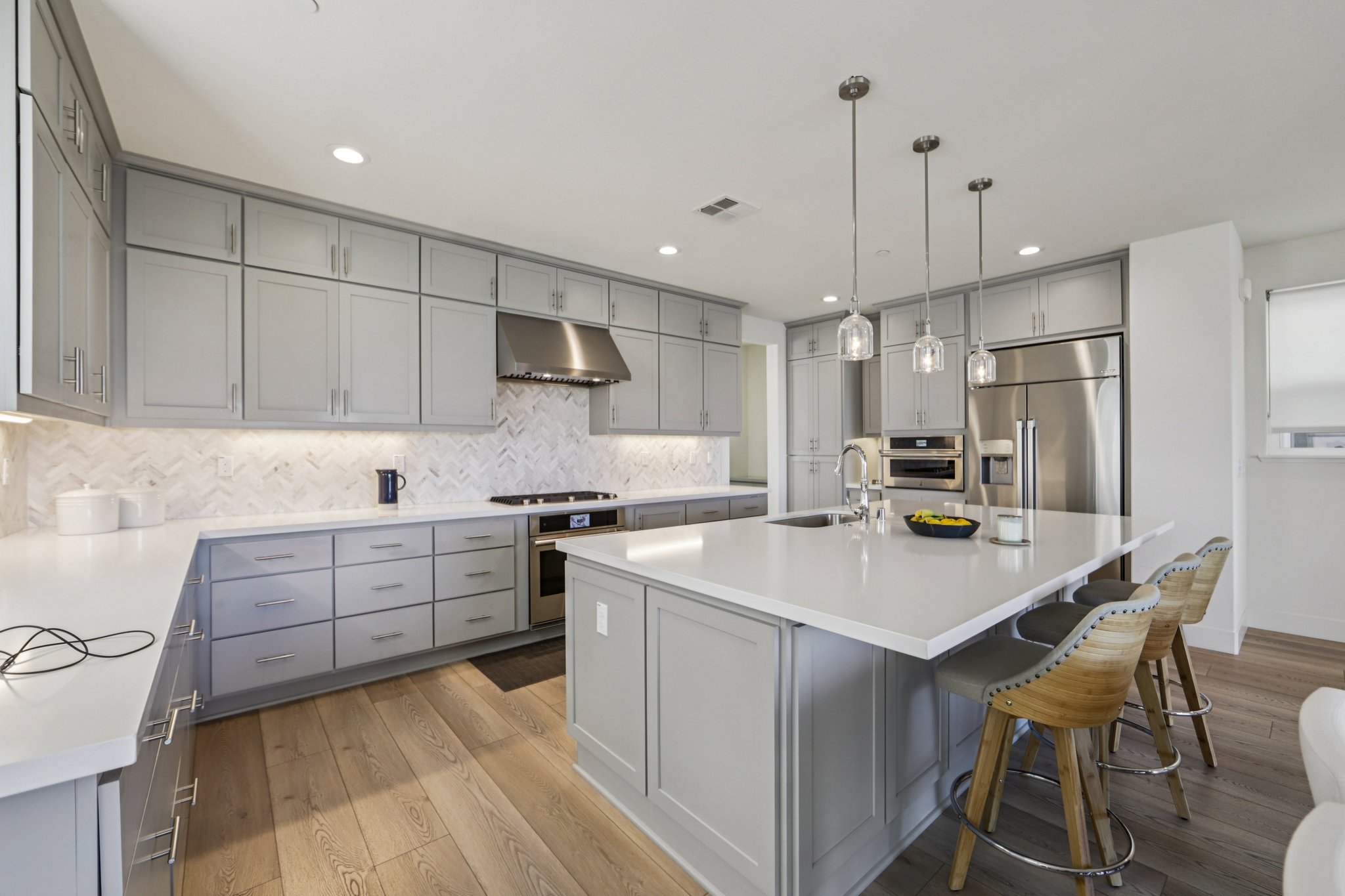 Mateo Miller Cir-S0404-016.jpg