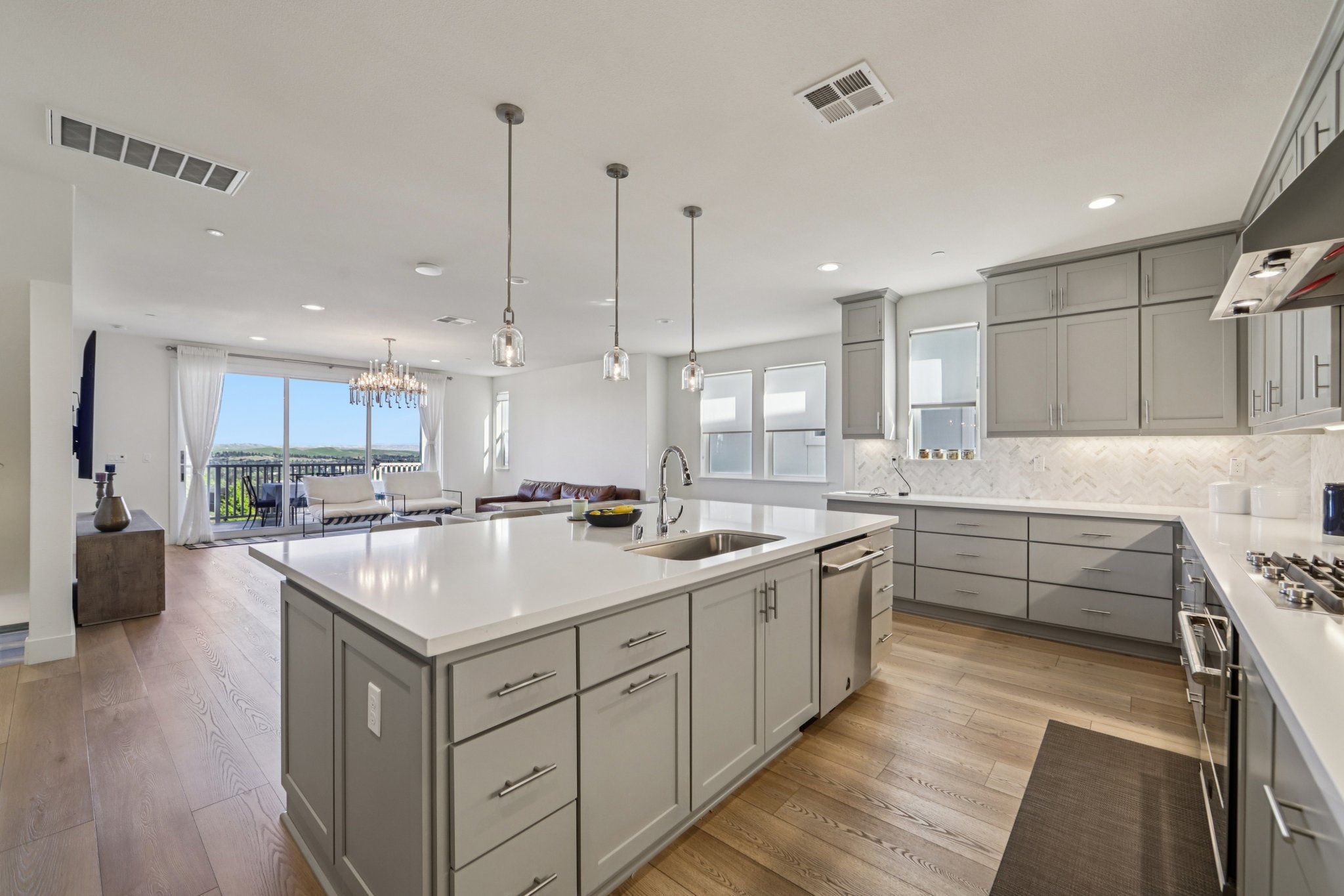 Mateo Miller Cir-S0404-017.jpg