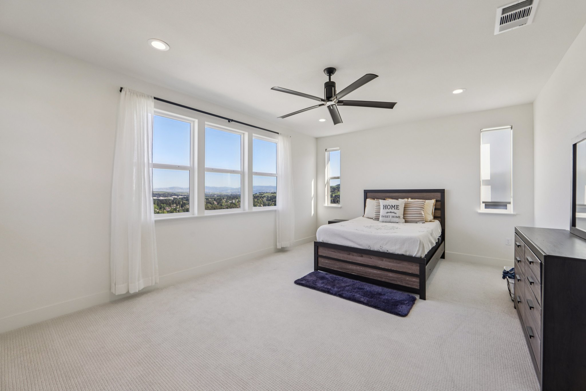 Mateo Miller Cir-S0404-021.jpg