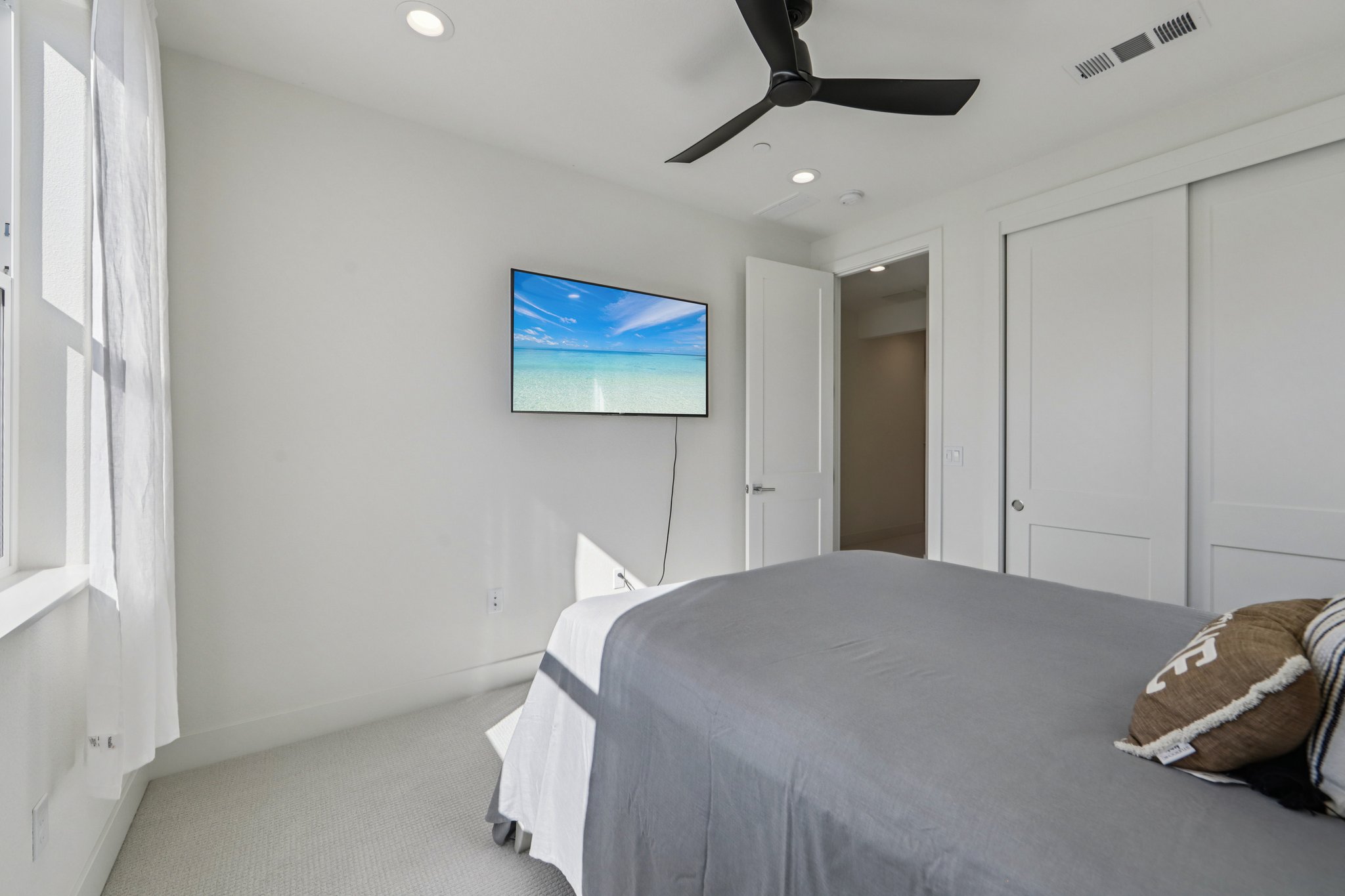 Mateo Miller Cir-S0404-030.jpg