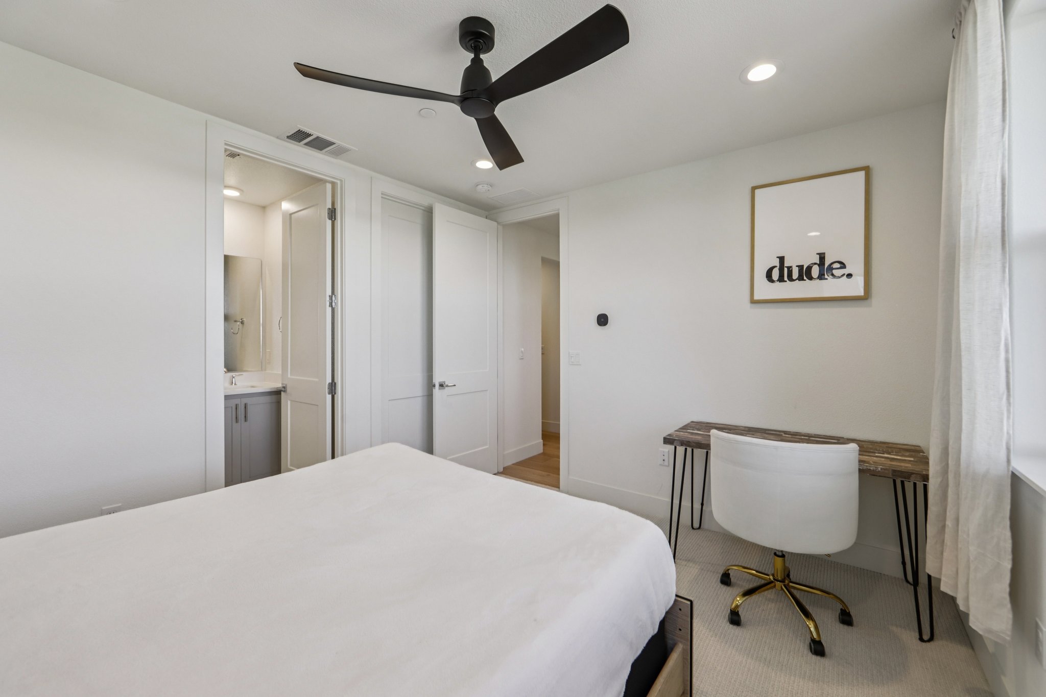 Mateo Miller Cir-S0404-033.jpg