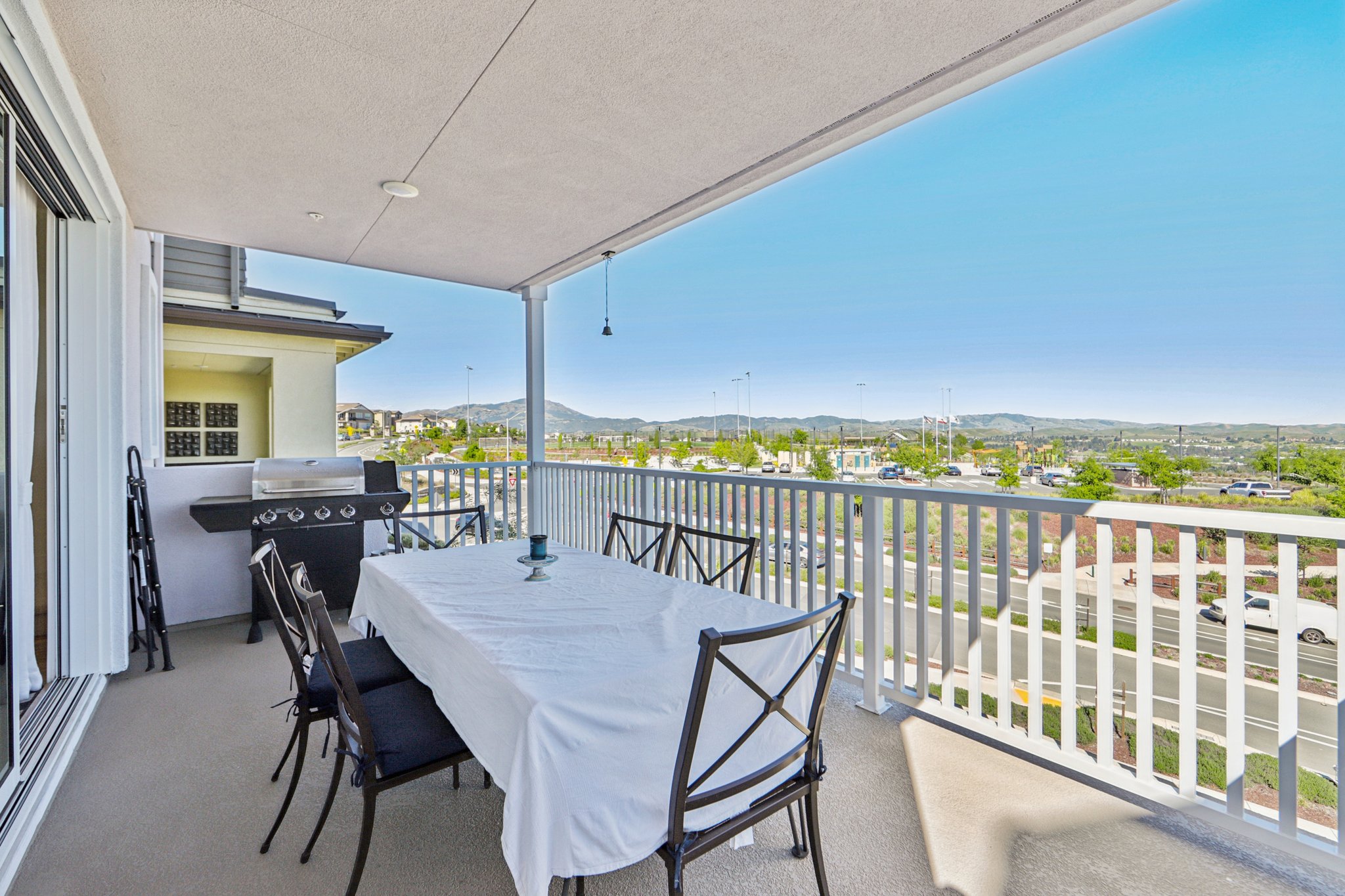 Mateo Miller Cir-S0404-042.jpg