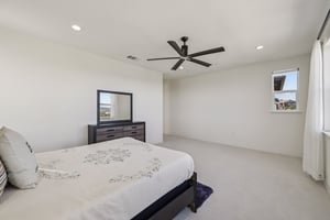 Mateo Miller Cir-S0404-022.jpg