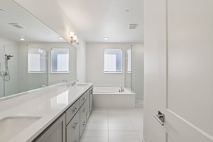 Mateo Miller Cir-S0404-024.jpg