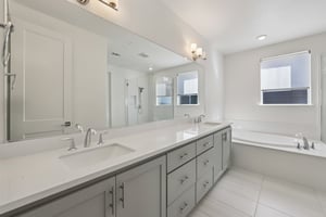 Mateo Miller Cir-S0404-025.jpg