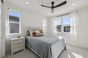 Mateo Miller Cir-S0404-029.jpg