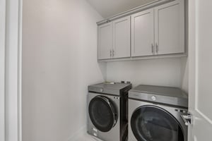 Mateo Miller Cir-S0404-031.jpg