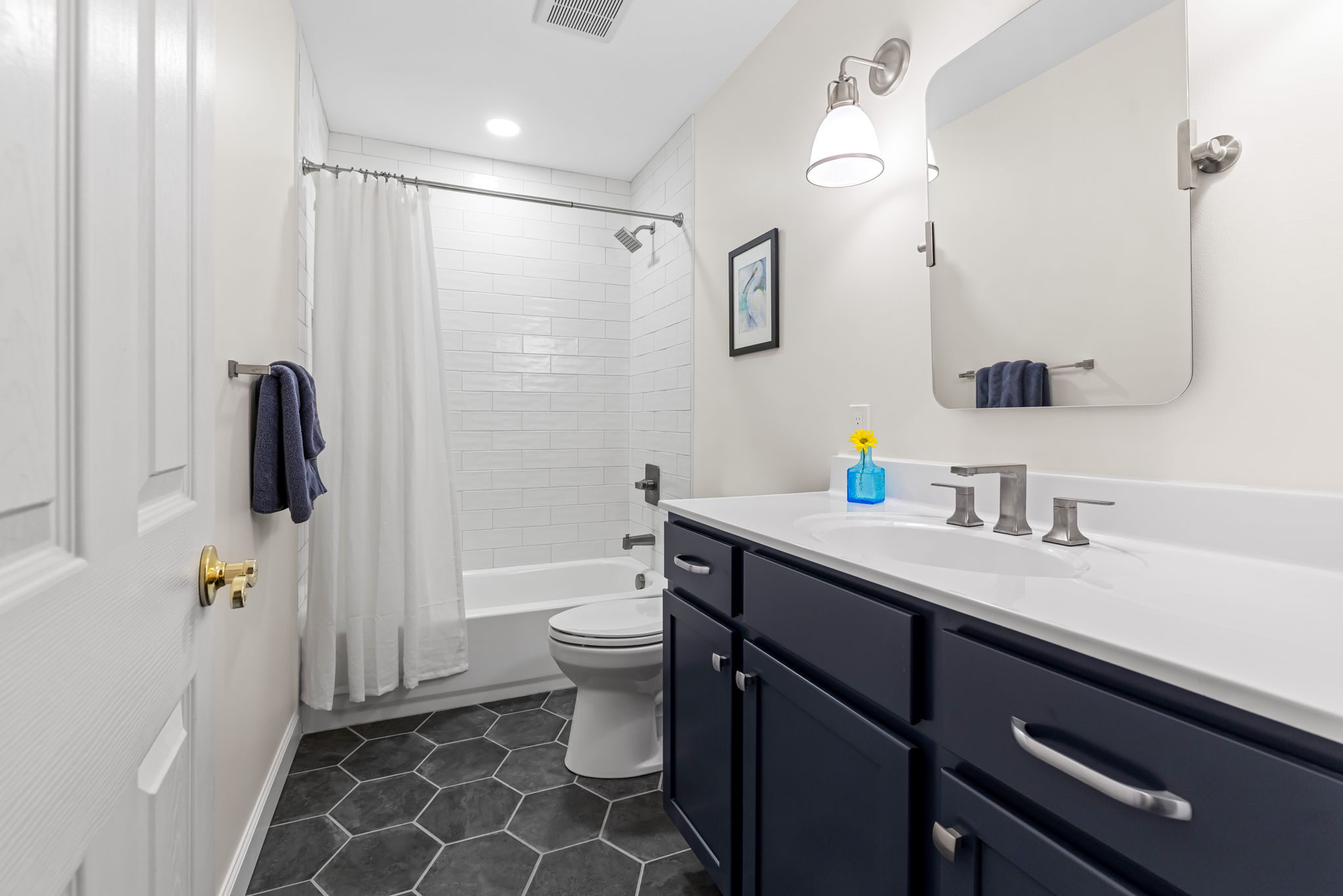 Bathroom - Upper Level Hallway (Renovated 2025)