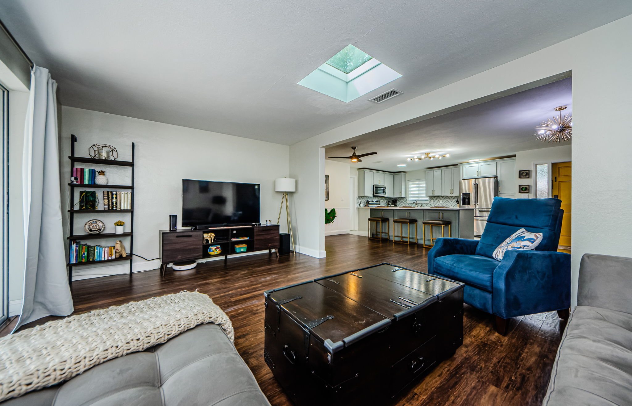 Living Room 4-2