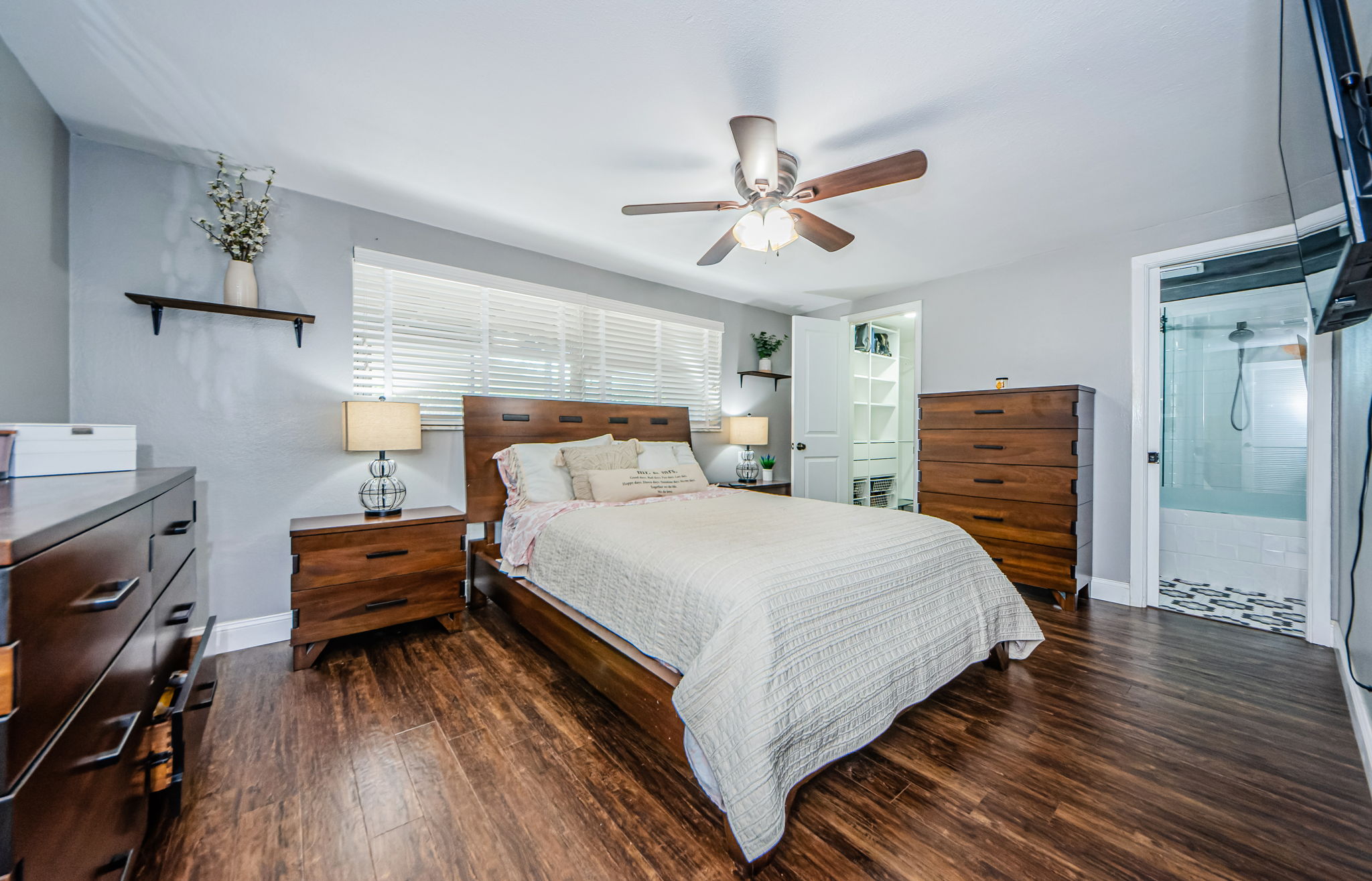 Master Bedroom 1a-2