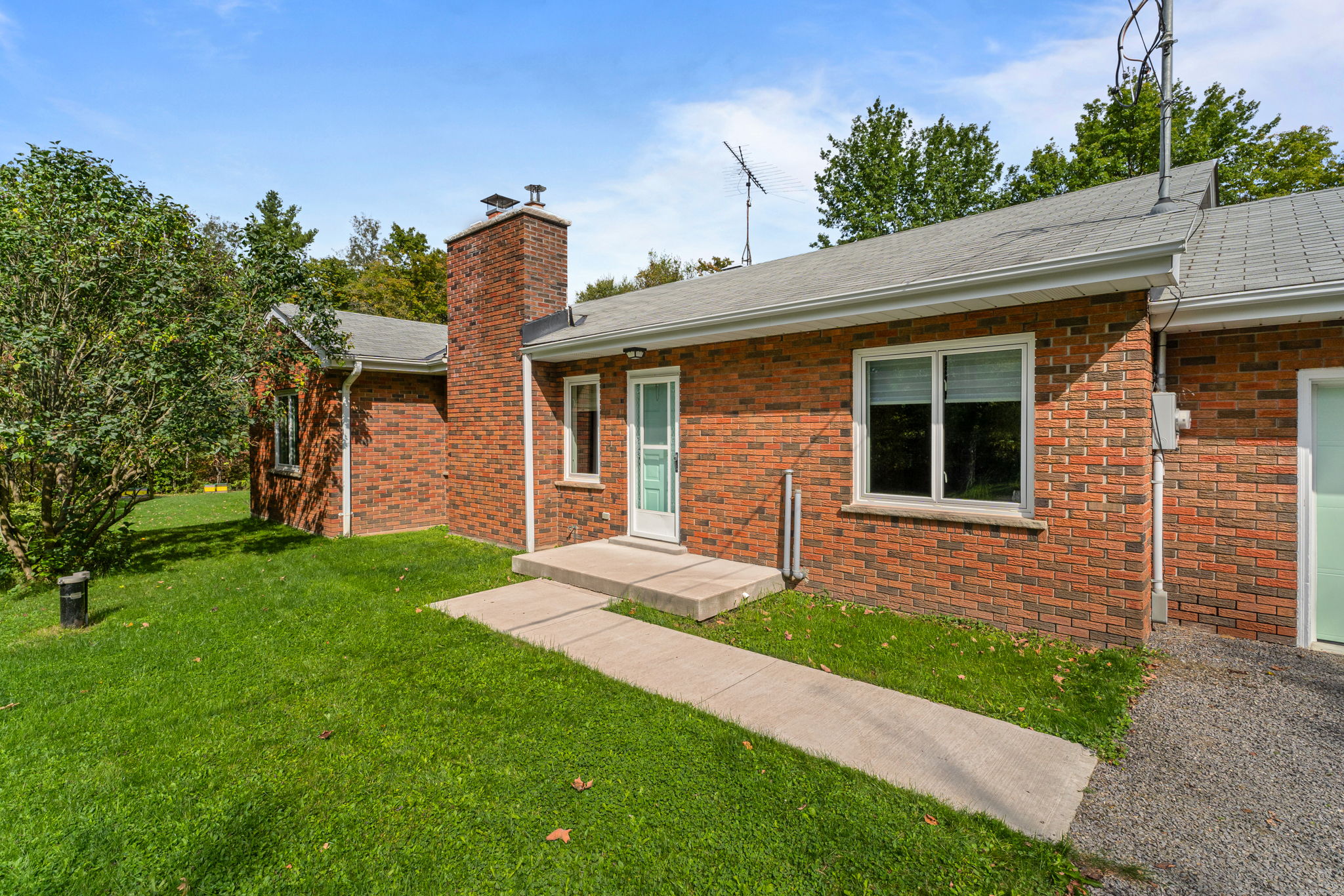 Front Porch/Entrance