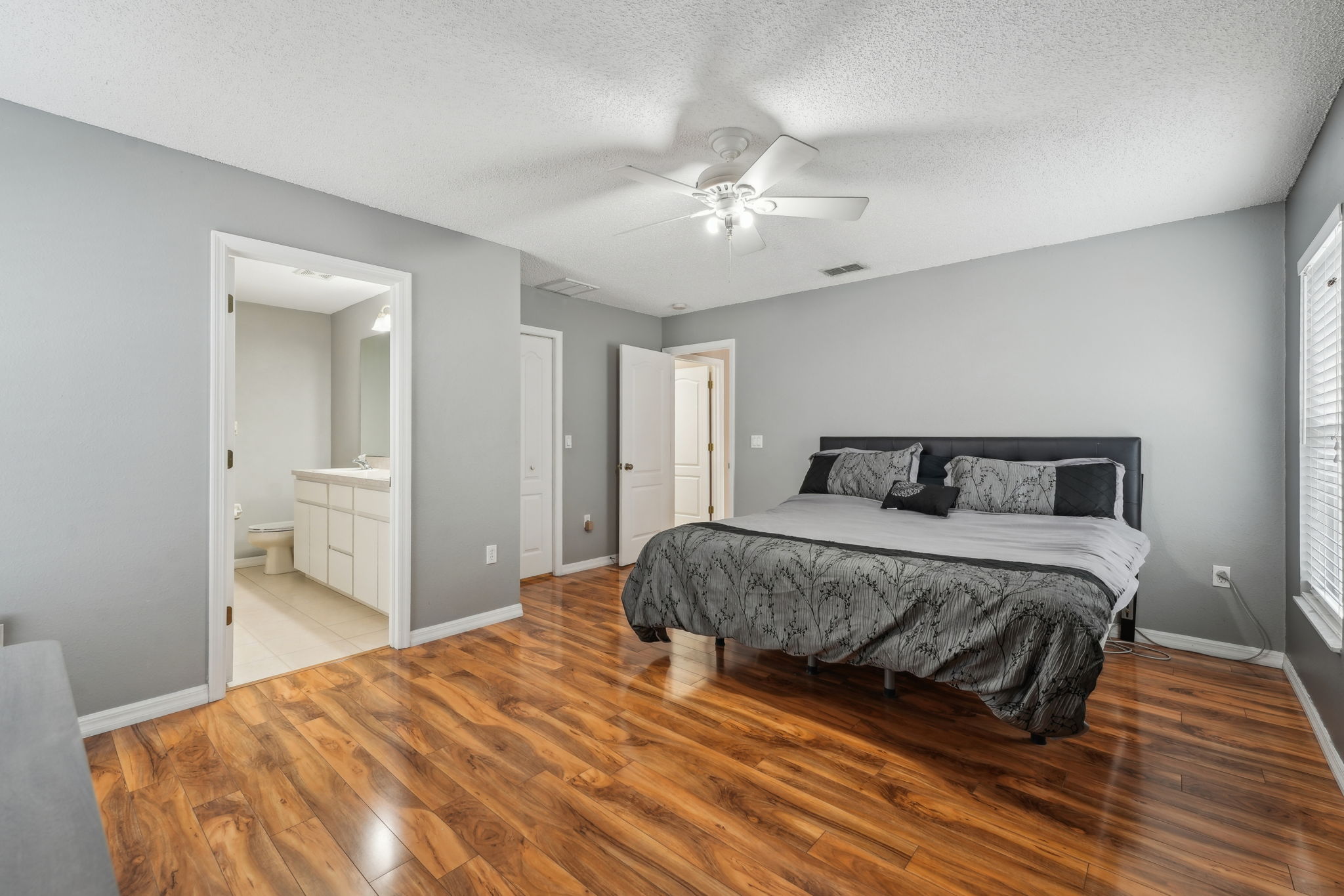 Addison St-028