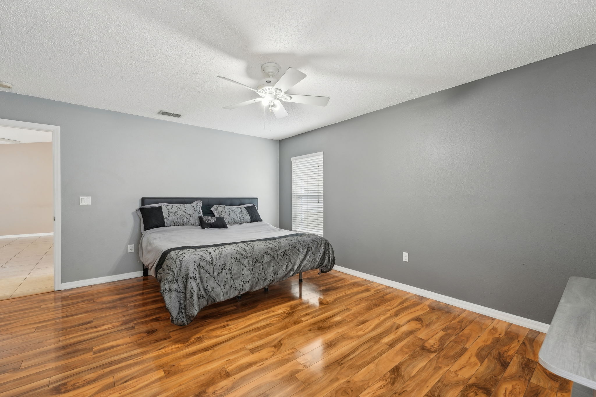 Addison St-029
