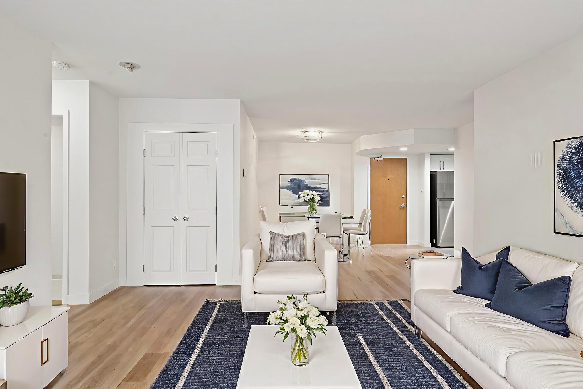 DSC09494 virtually staged.jpeg