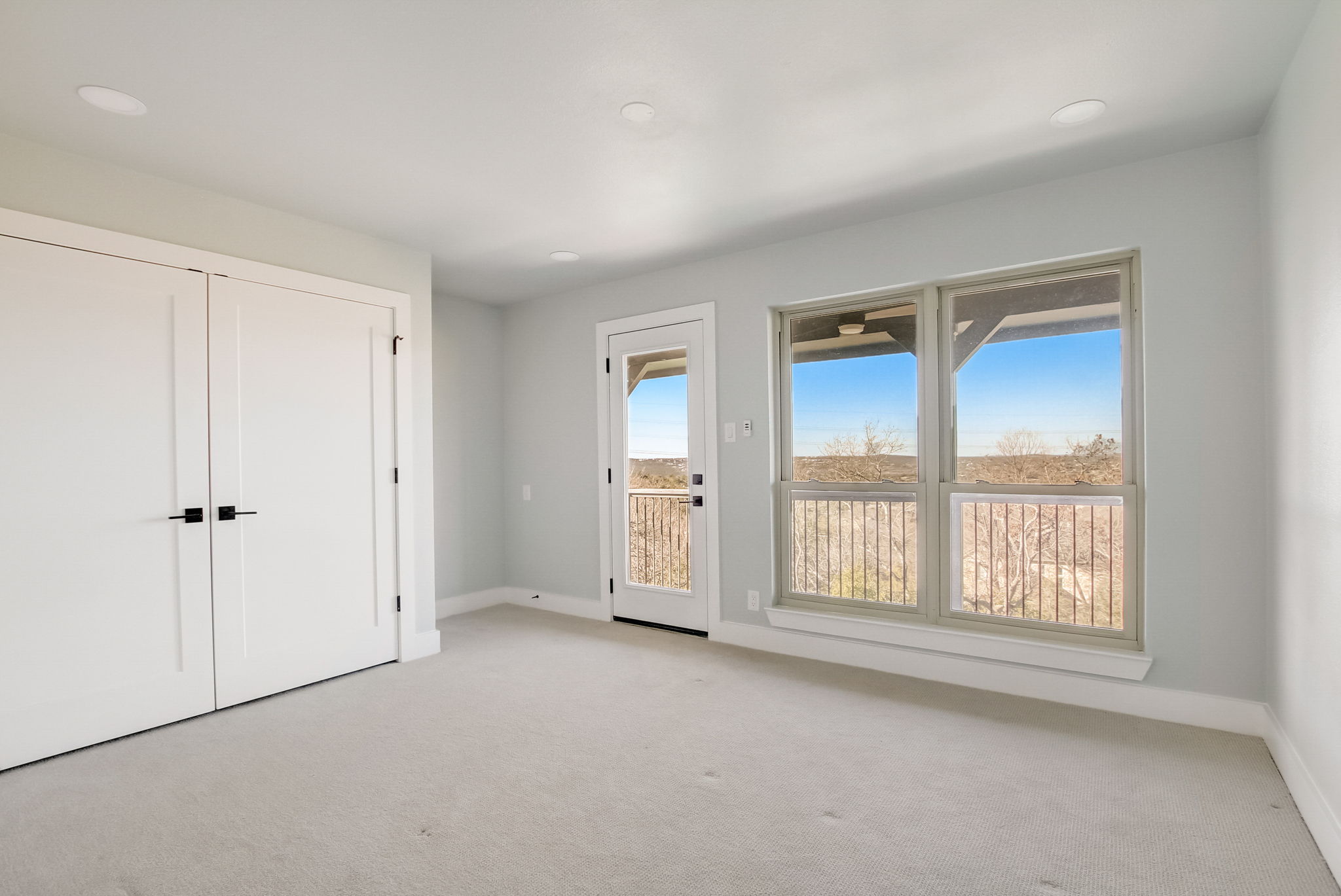 Quaker Ridge Dr-035