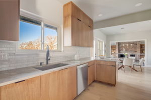 Quaker Ridge Dr-022