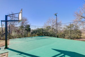 Quaker Ridge Dr-060