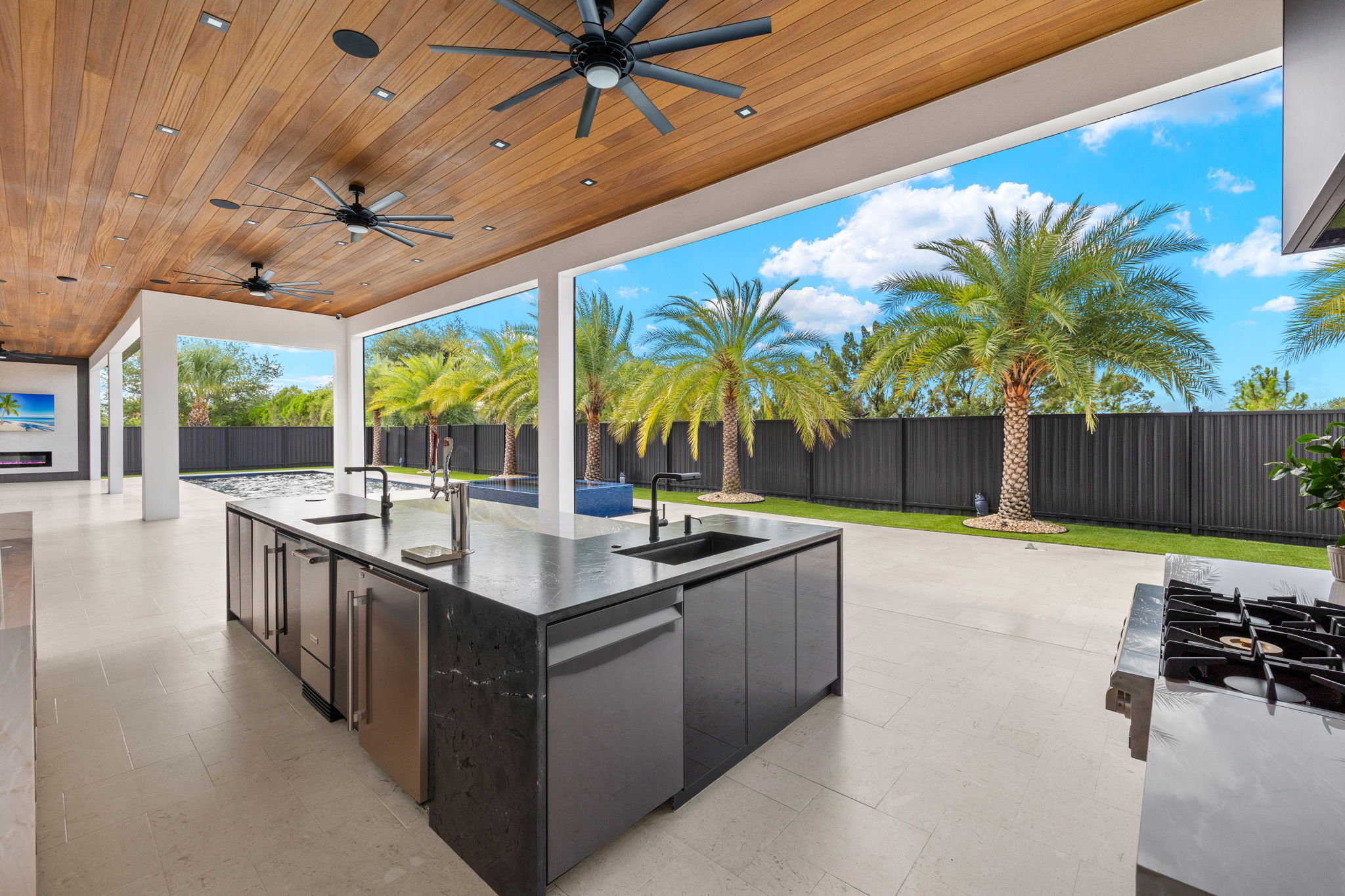 Outdoor Kitchen 2 of 3