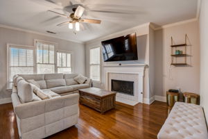 Mckenna Pl SE-008