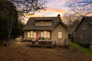 Mckenna Pl SE - VT-002