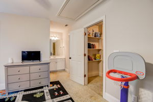 Mckenna Pl SE-026