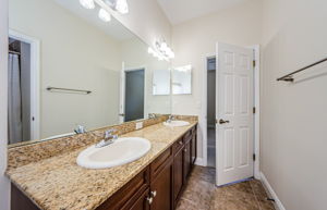 Upper Level Jack and Jill Bathroom 4b