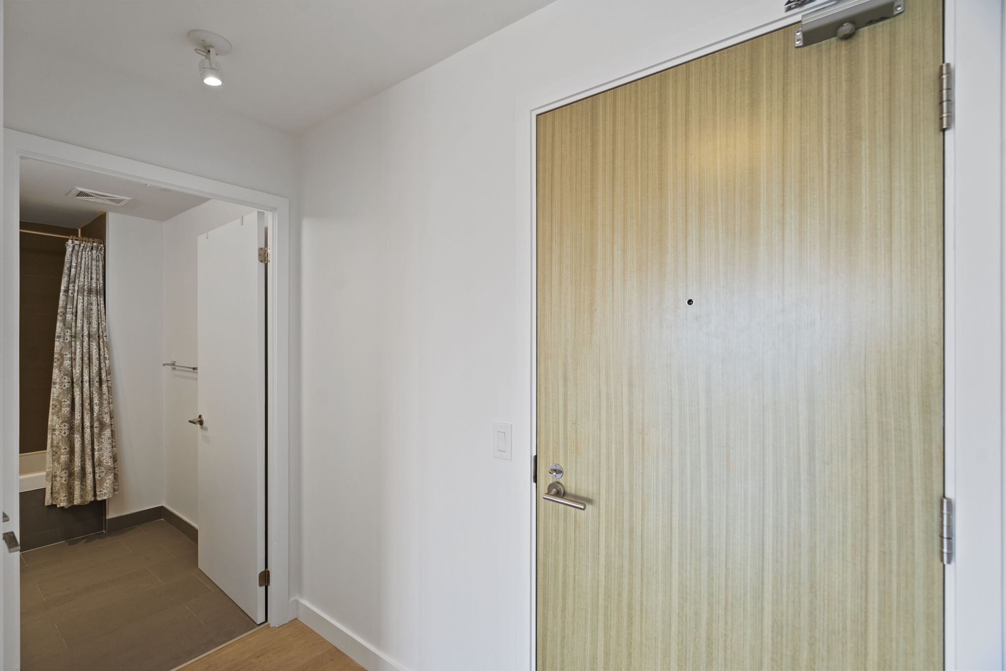 111 Bathurst St 809 Toronto, ON M5V 0M9