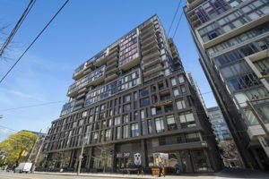 111 Bathurst St 809