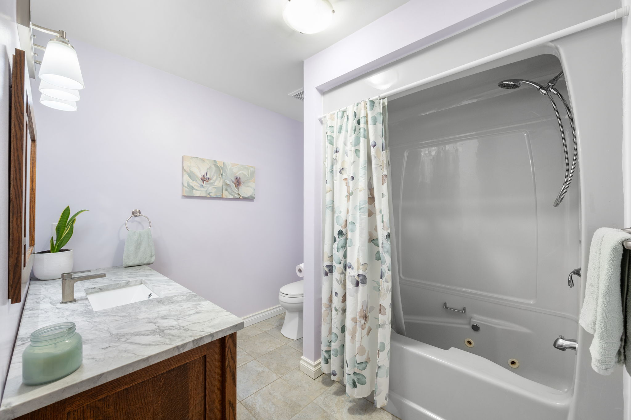 Guest 4-pc Bath