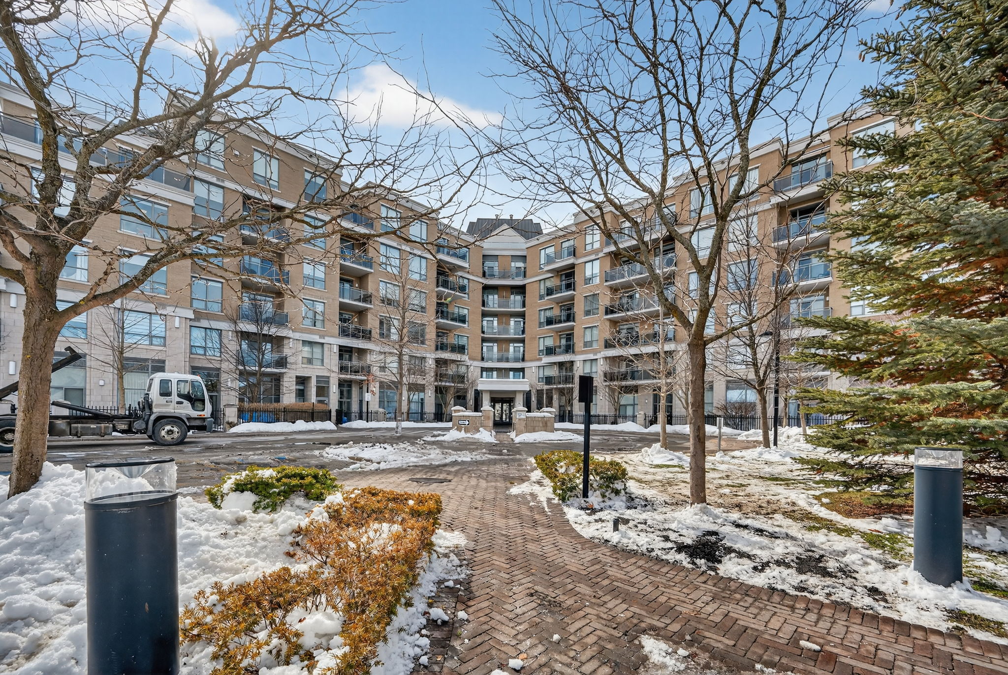 111 Civic Square Gate 207 Aurora, ON L4G 7E3