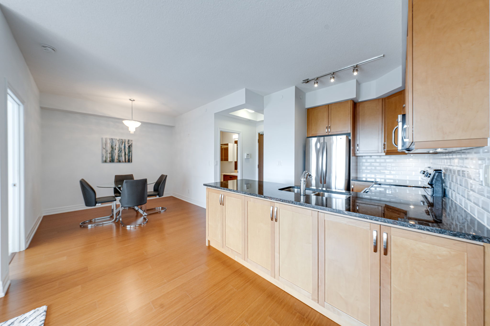 111 Civic Square Gate Unit 328 Aurora, ON L4G 7E3