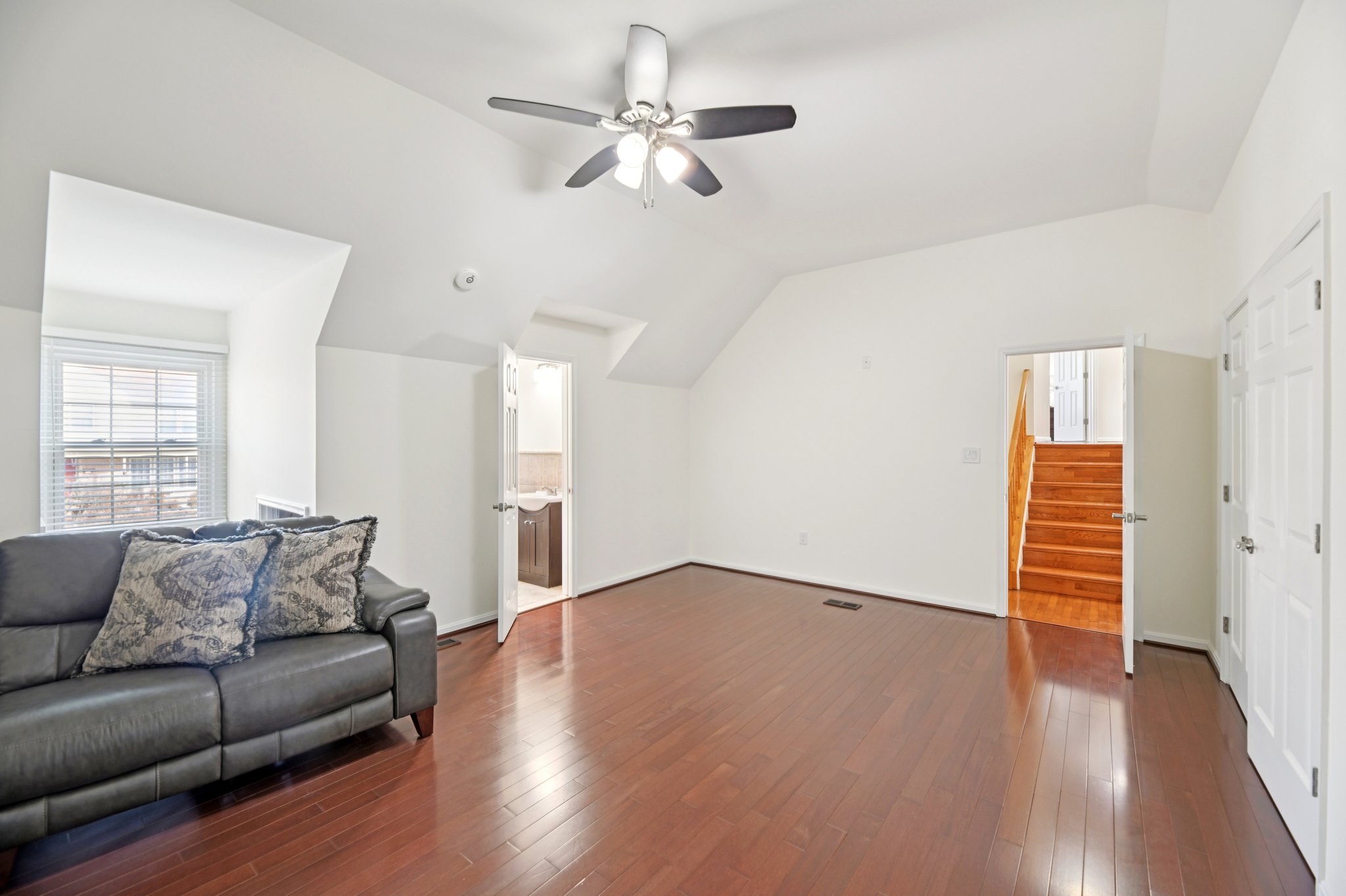 Connemara Dr-S2502-032.jpg