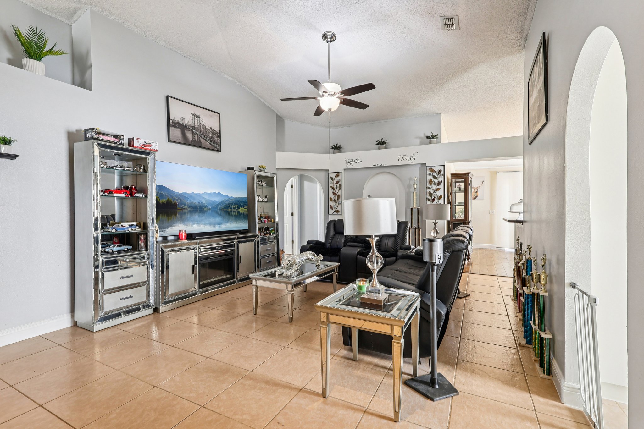 Elgin Blvd-L2101-007.jpg