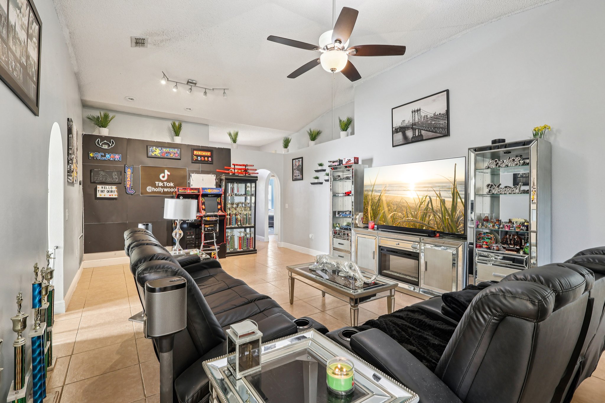 Elgin Blvd-L2101-008.jpg