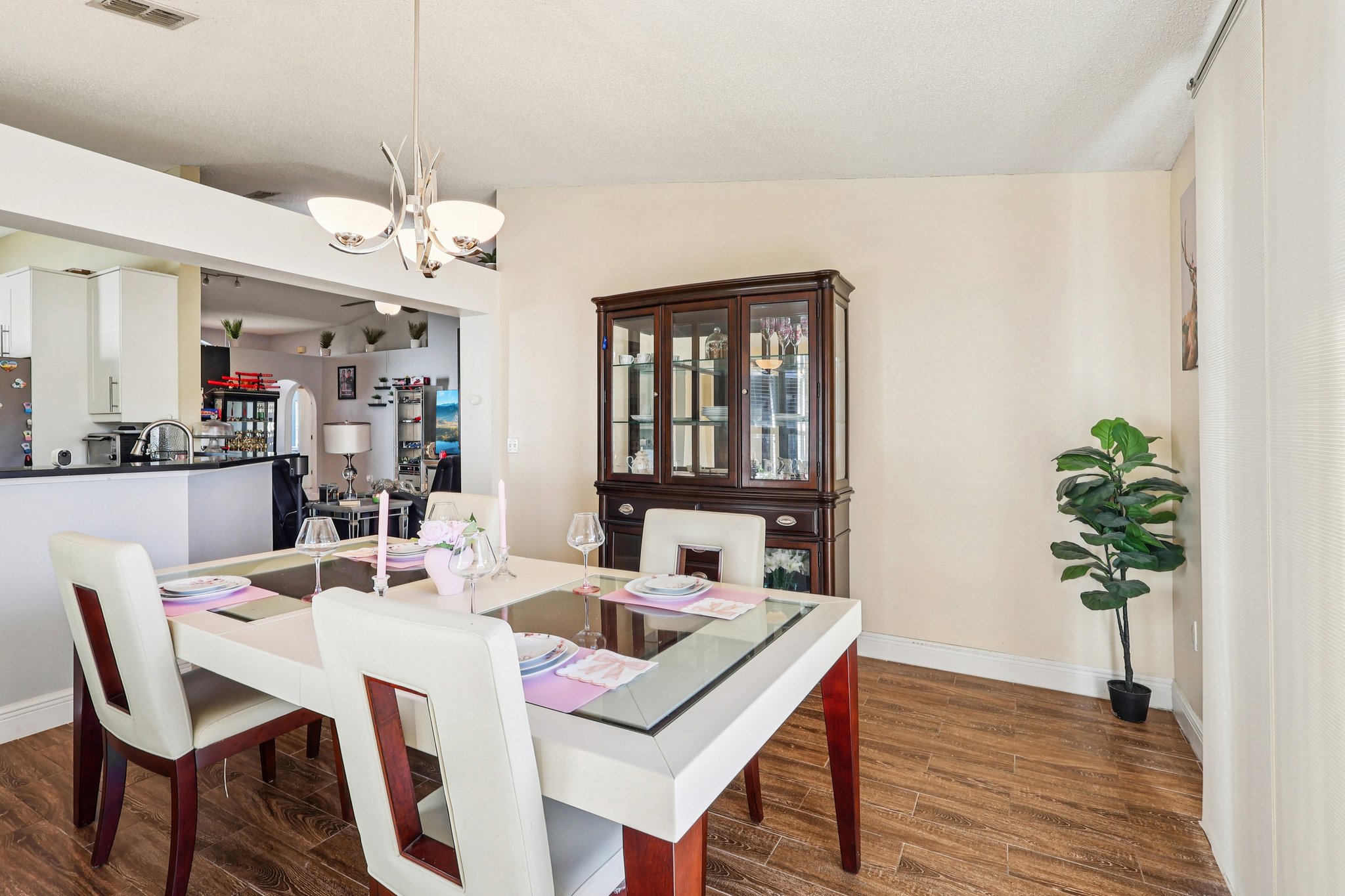 Elgin Blvd-L2101-011.jpg