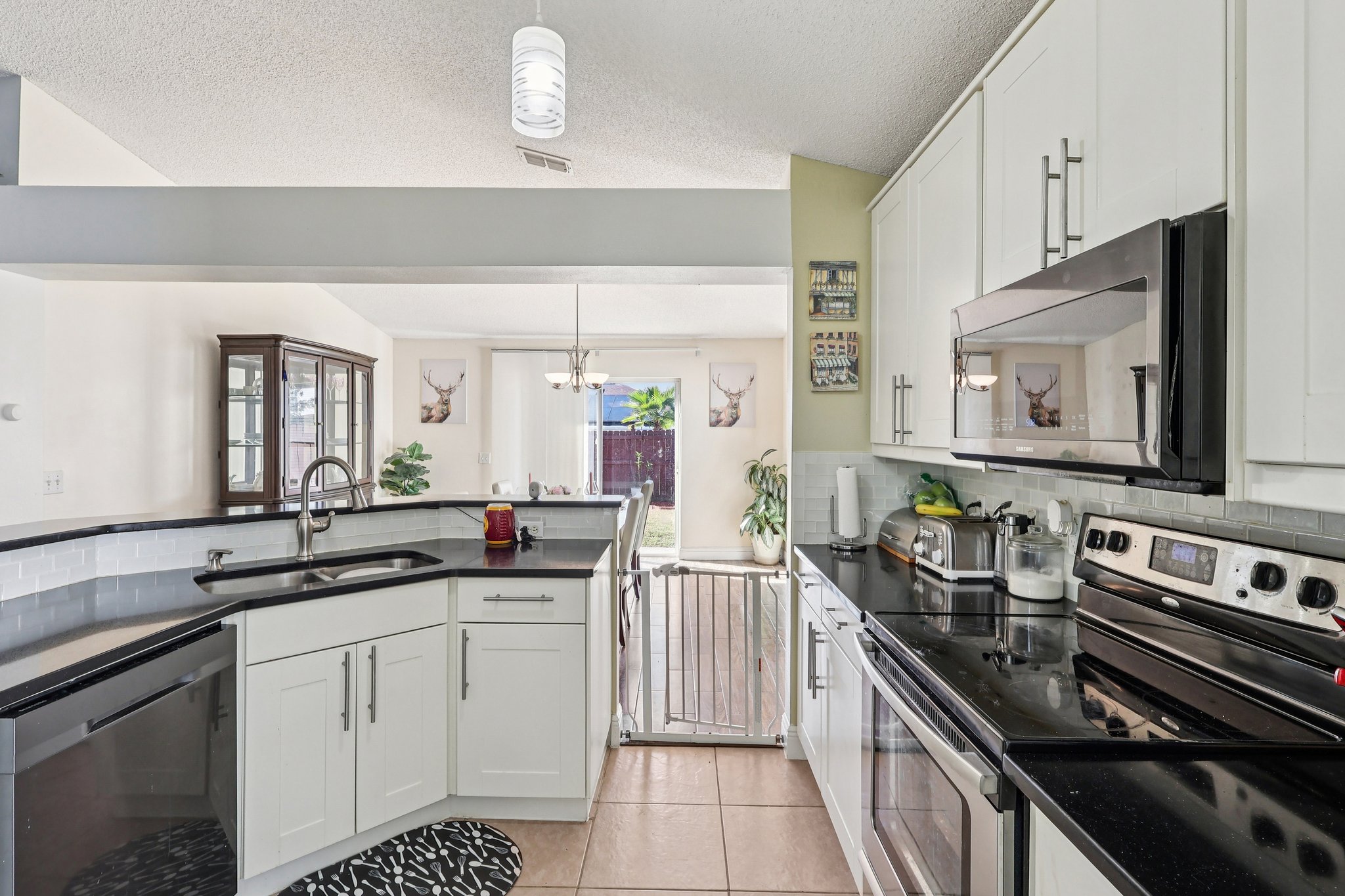 Elgin Blvd-L2101-013.jpg