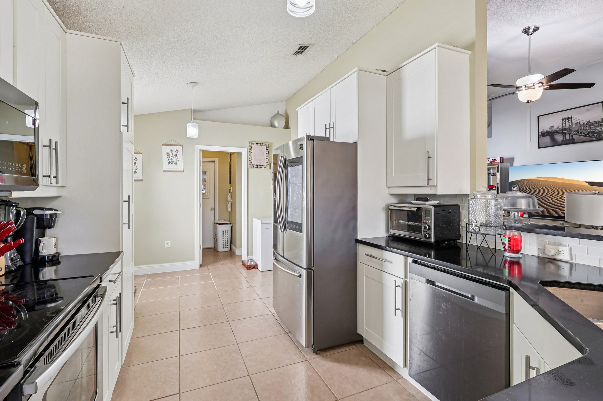 Elgin Blvd-L2101-014.jpg