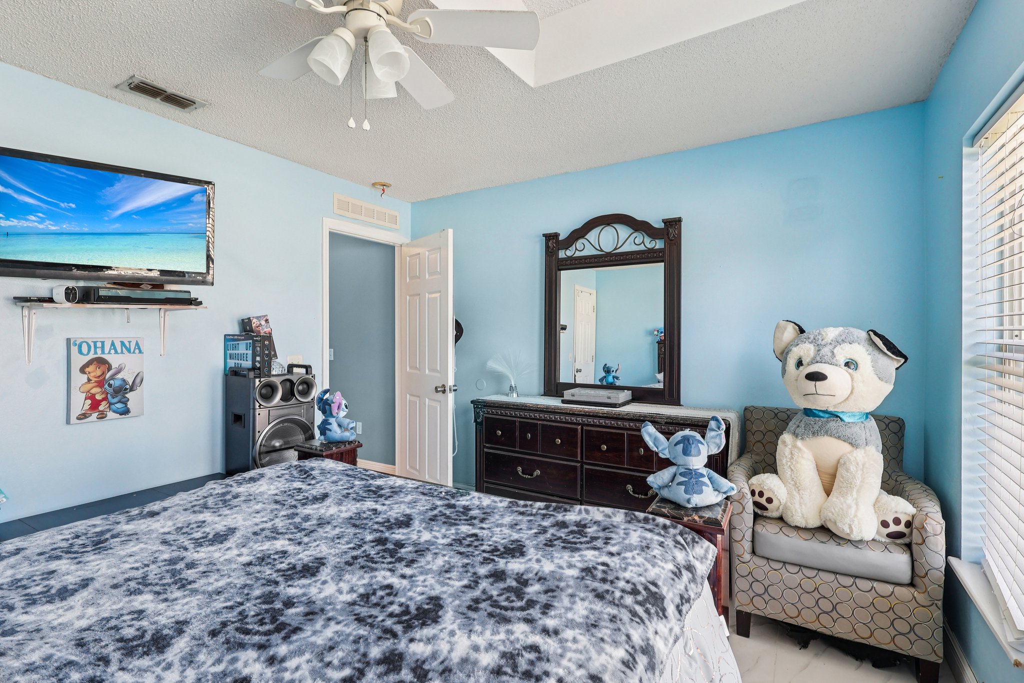 Elgin Blvd-L2101-018.jpg