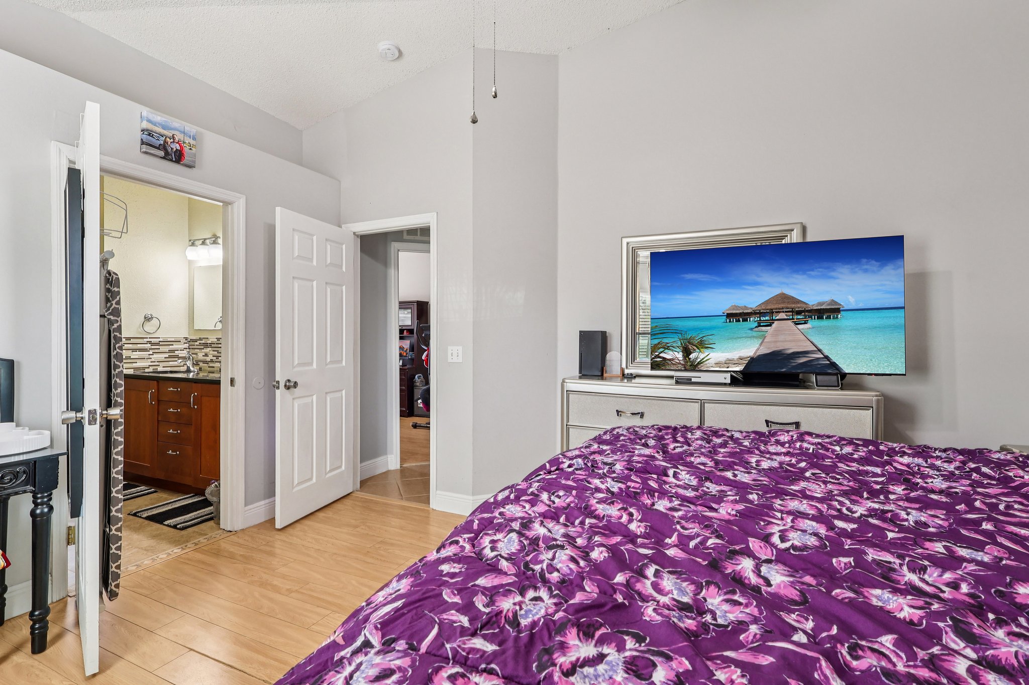 Elgin Blvd-L2101-023.jpg