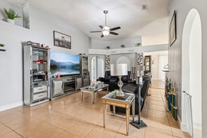 Elgin Blvd-L2101-007.jpg