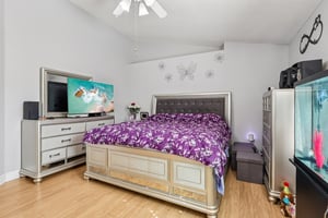 Elgin Blvd-L2101-024.jpg