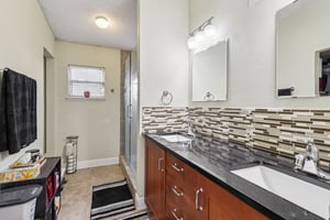 Elgin Blvd-L2101-025.jpg