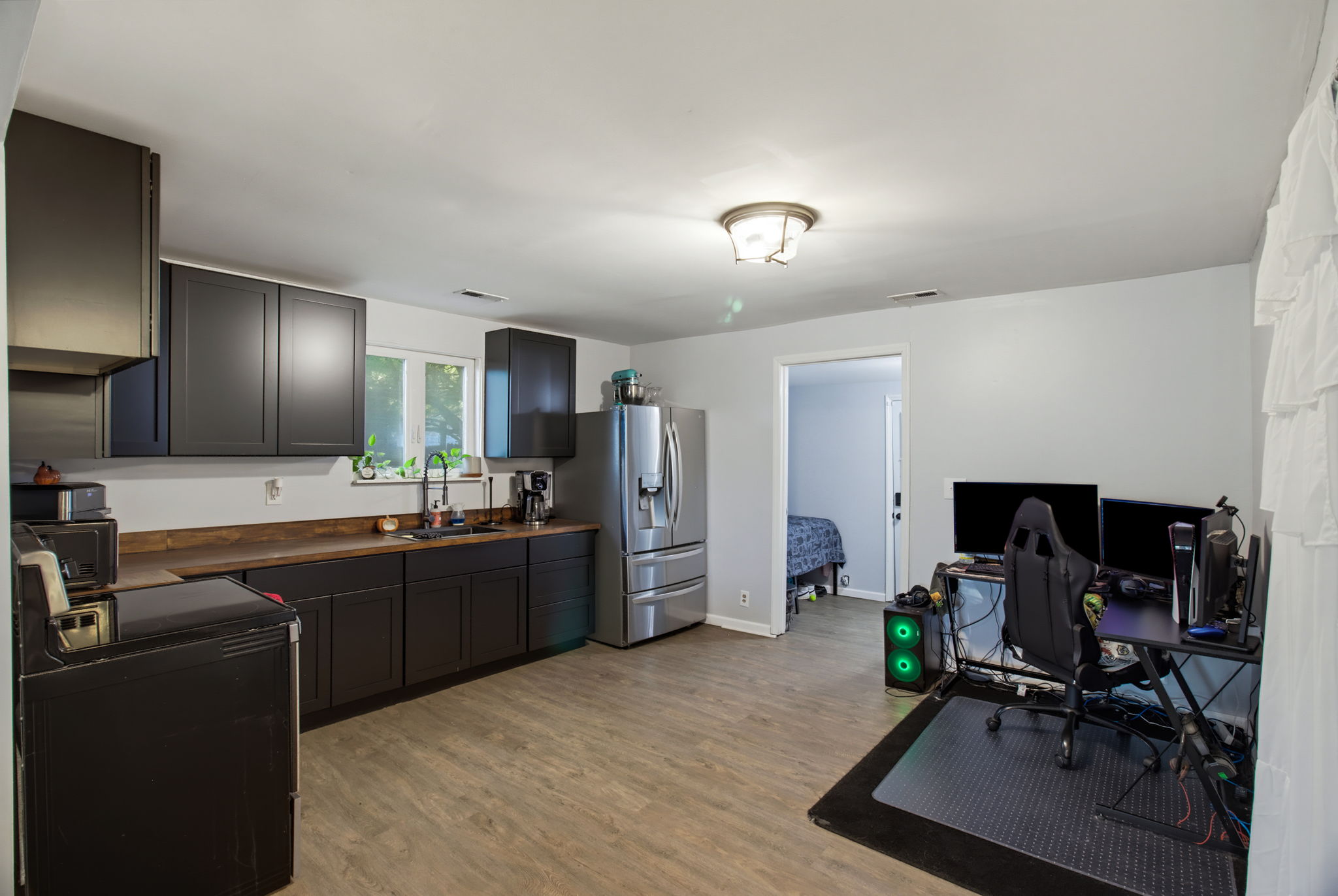 111 Englewood Dr-10