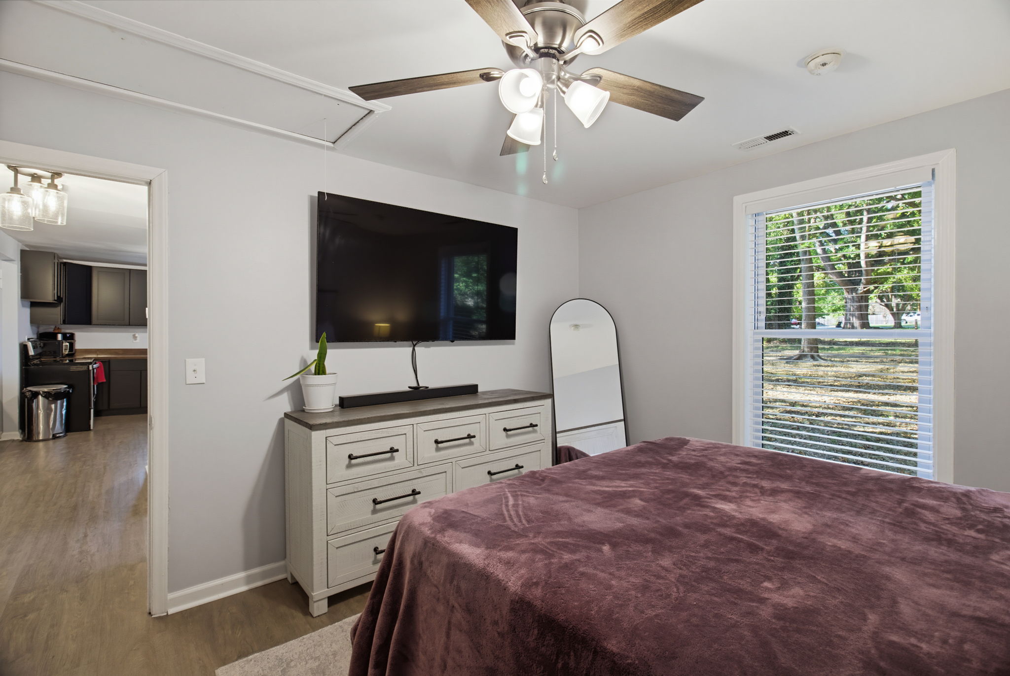 111 Englewood Dr-18