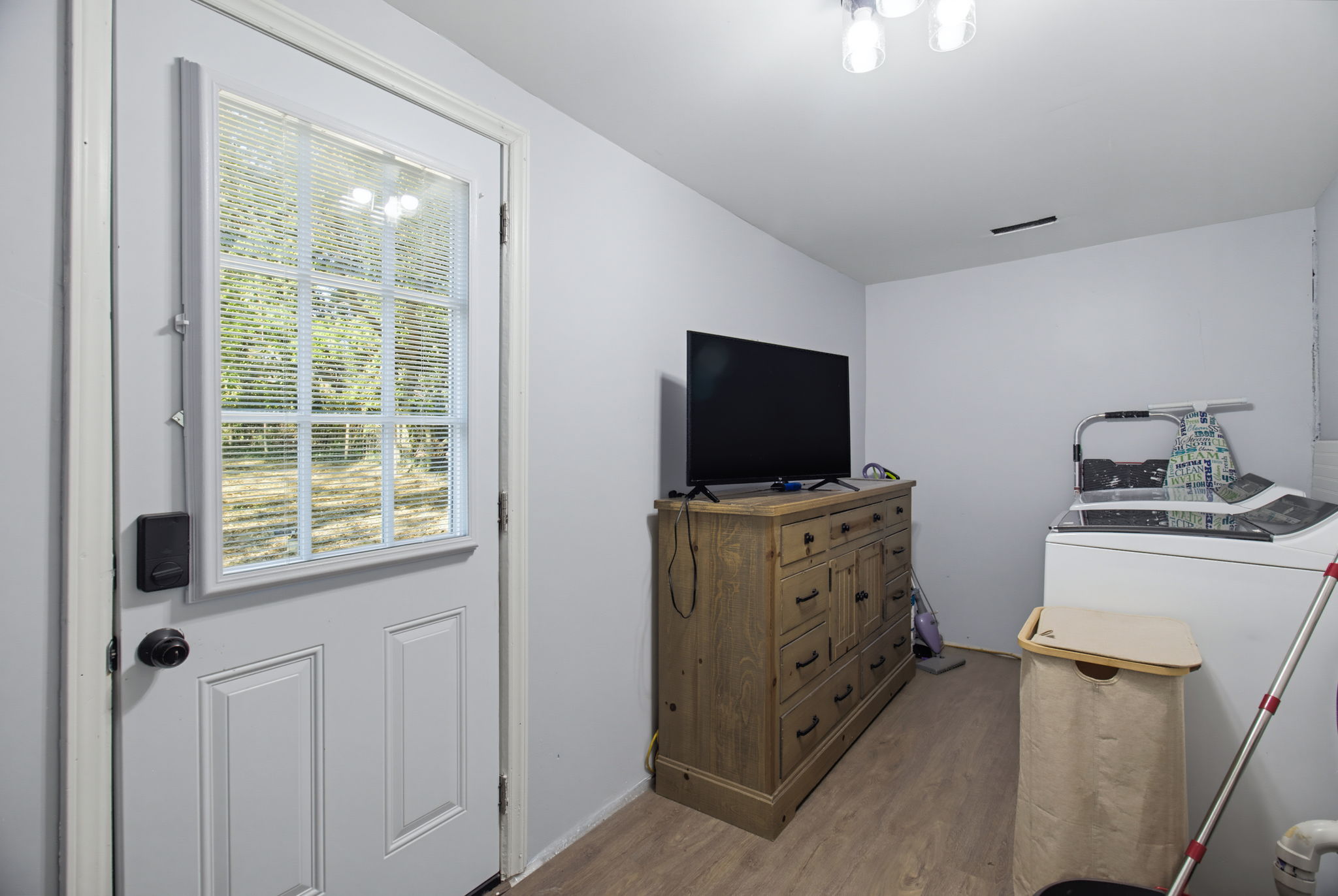 111 Englewood Dr-25